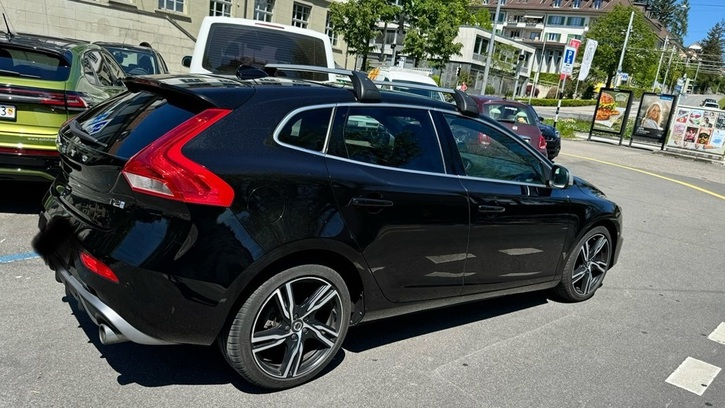 Volvo V40 2.0 T2 Momentum R-Design S/S