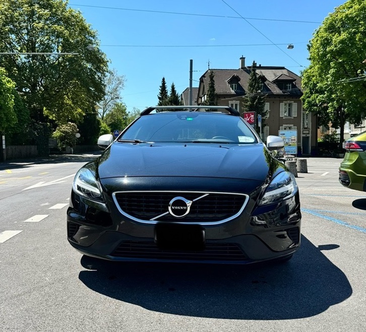 Volvo V40 2.0 T2 Momentum R-Design S/S