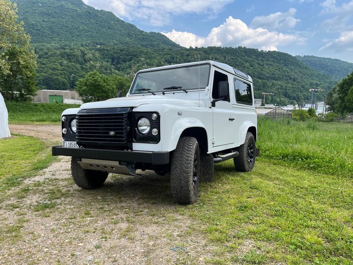 Land Rover Defender 90 2.2 TD4 SW