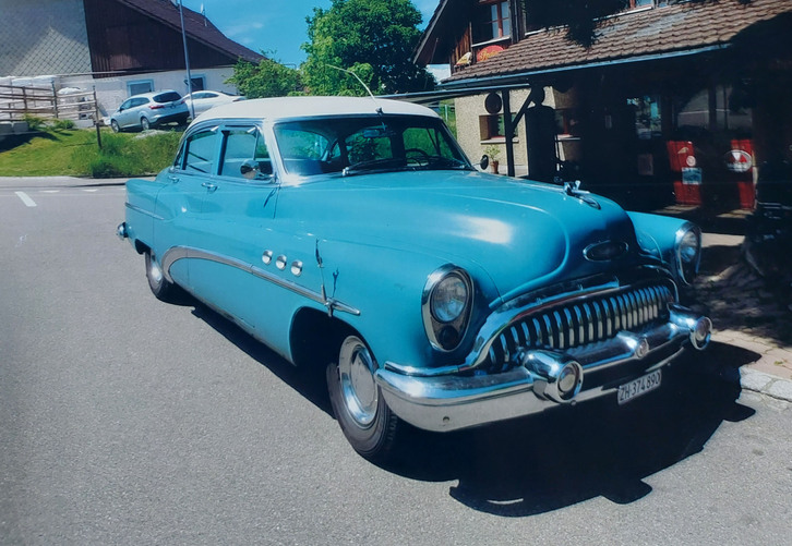 Buick   52 Super V8 Sedan