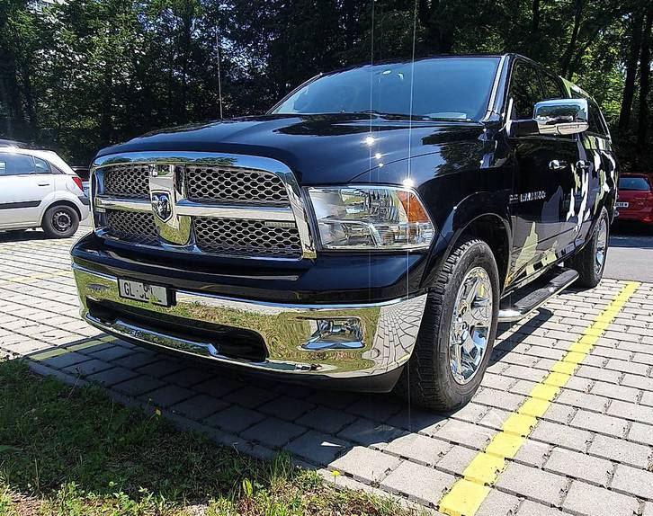 DODGE RAM 1500 5.7 V8 HEMI  Laramie Quad Cab