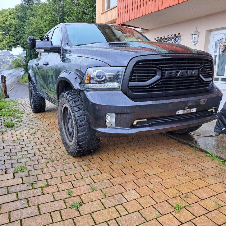 DODGE RAM 1500 5.7 V8 Crew Cap Sport