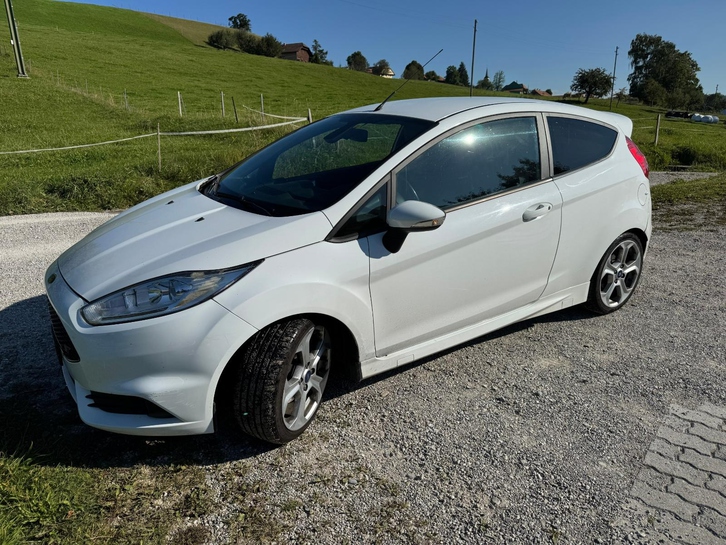 Ford Fiesta 1.6 EcoB ST-1