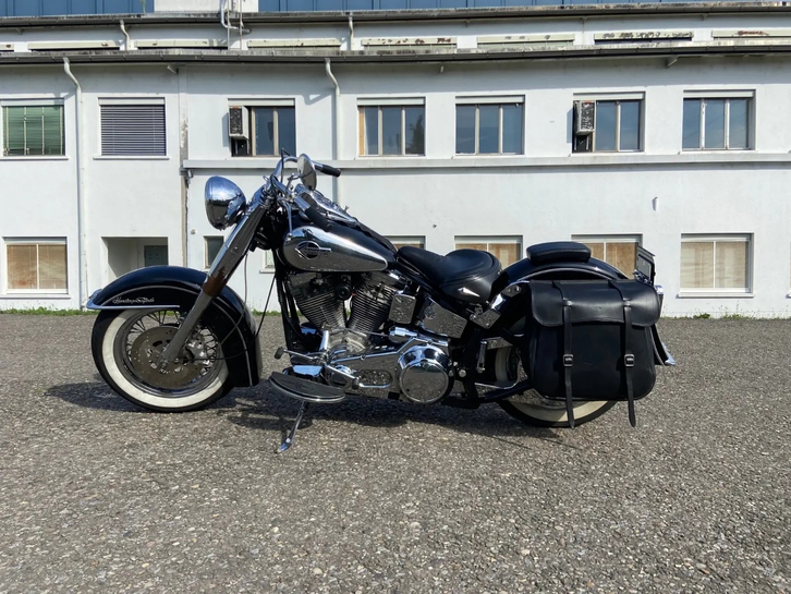 HARLEY-DAVIDSON FLST Heritage Softail