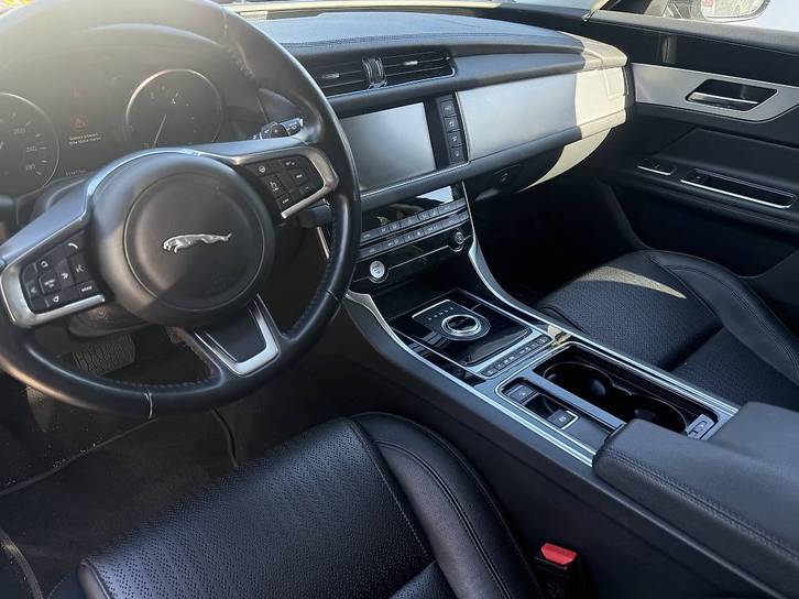 Jaguar XF Sportbrake 2.0 D 240 Prestige AWD