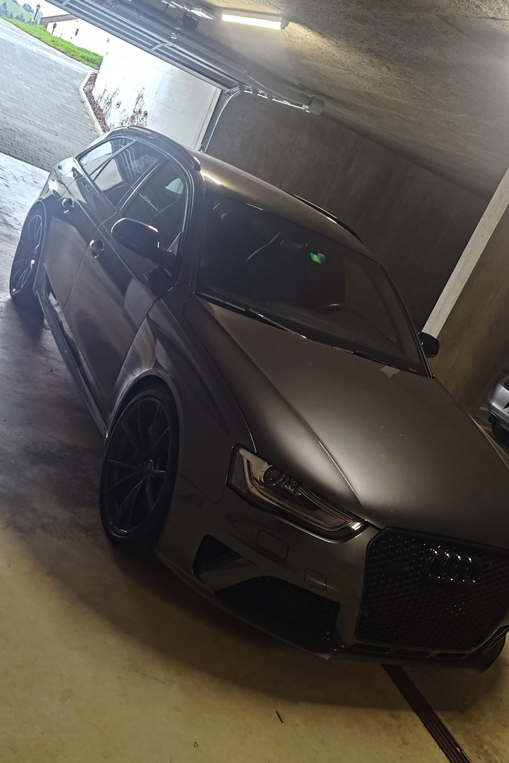 Audi RS4 Avant 4.2 V8 FSI quattro S-Tronic