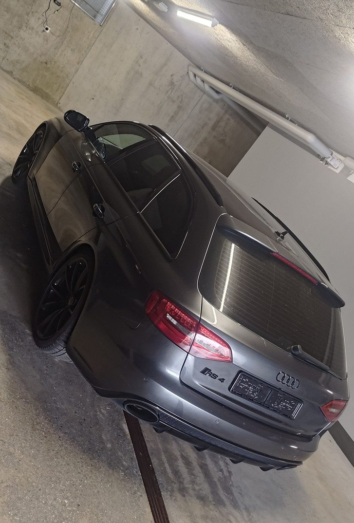 Audi RS4 Avant 4.2 V8 FSI quattro S-Tronic