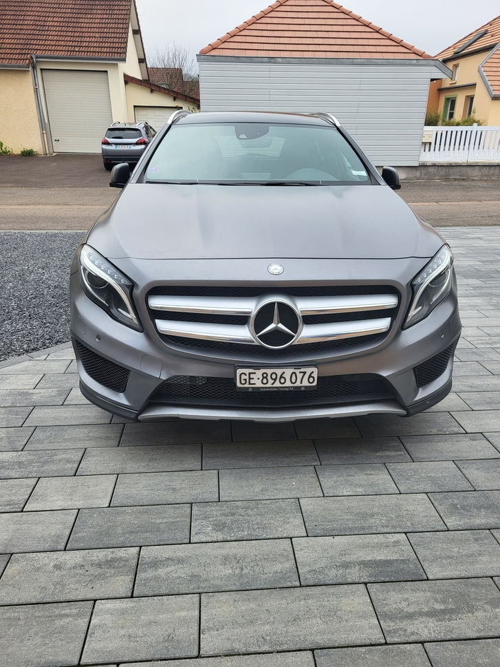 Mercedes-Benz GLA-Klasse X156 GLA 250 AMG Line 4m