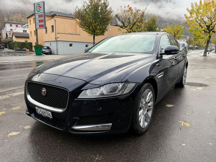 Jaguar XF 2.0 D 180 Prestige