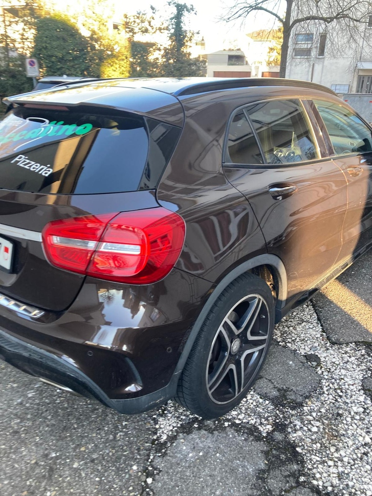 Mercedes-Benz GLA-Klasse X156 GLA 200 d AMG Line 4m