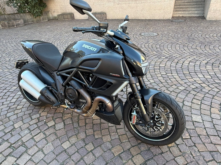 Ducati  Diavel 1200 Carbon