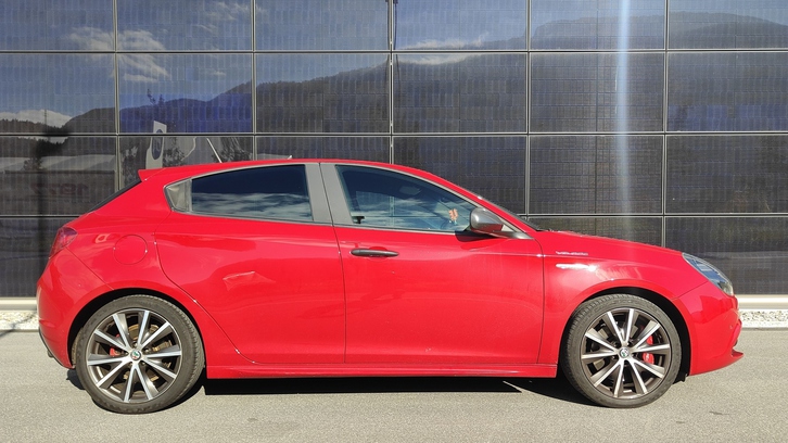 Alfa Romeo Giulietta 1750 TBi Veloce TCT Alfa Romeo Giulietta 1750 TBi Veloce TCT