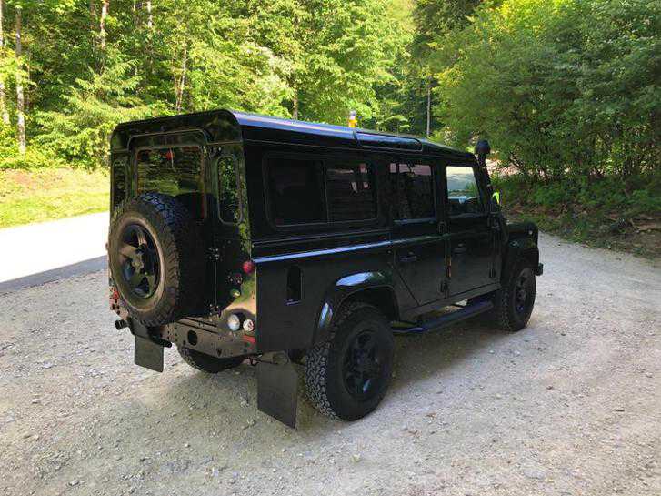 Gebrauchtwagen 2010 Land Rover Defender 110 in Schwarz Land Rover