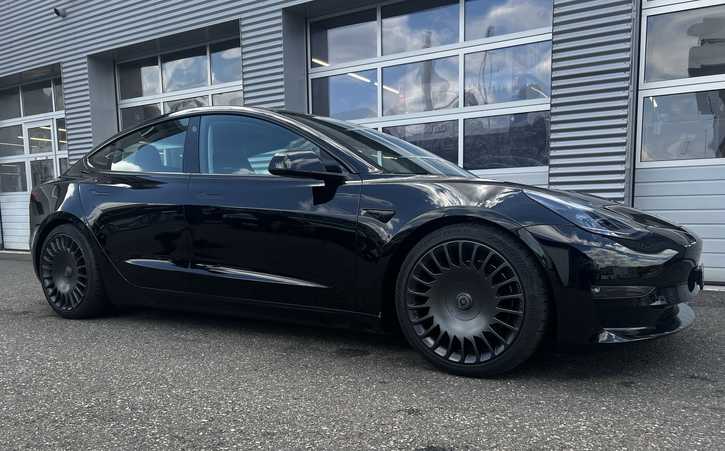 Tesla Model 3 Long Range mit Tuning Fahrwerk & Felgen Tesla