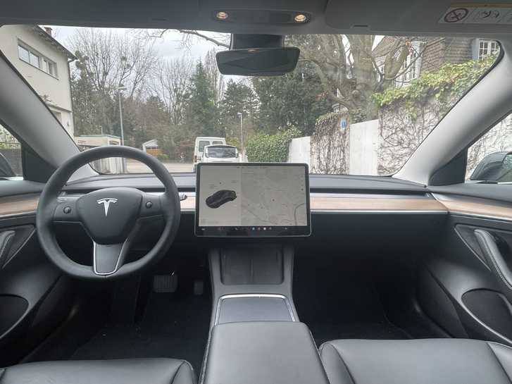 Tesla Model 3 Long Range mit Tuning Fahrwerk & Felgen Tesla