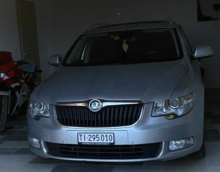 Skoda Superb 2.0 TDI, 2012, 224000Km, CHF 7000+  Skoda