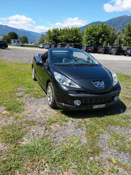 Peugeot 207 CC 16V Turbo Roland Garros Cabrio in Top Zustand Peugeot