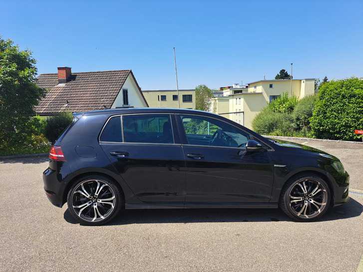 Sportlicher VW Golf VII 1.4 TSI R-Line, s/w, 2024 VW