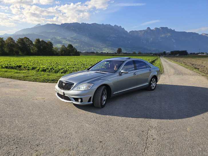 Familien-Limo mit Sternenhimmel - 15.000 CHF  Mercedes