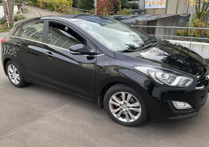 Hyundai i30 2013 in Schwarz - Top Zustand, 7500 CHF Hyundai