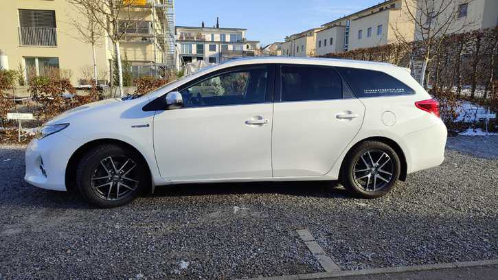 Toyota Auris Kombi Hybrid ab MFK - 10,990 CHF   Toyota