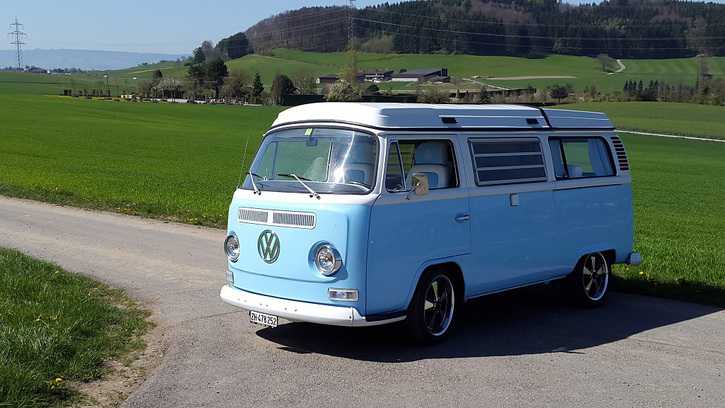 VW Bus T2 Camper 1972 - Retro Abenteuer VW