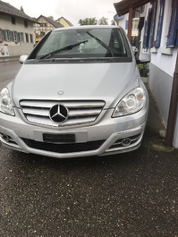 Mercedes -Benz B 180